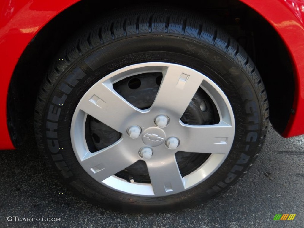 2010 Aveo LT Sedan - Victory Red / Charcoal photo #16