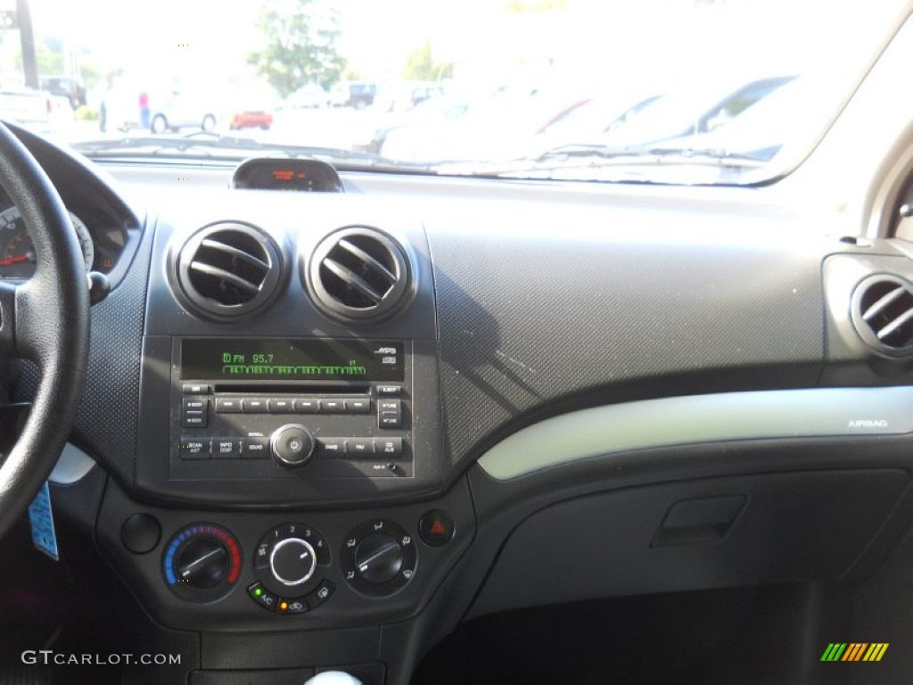 2010 Aveo LT Sedan - Victory Red / Charcoal photo #17