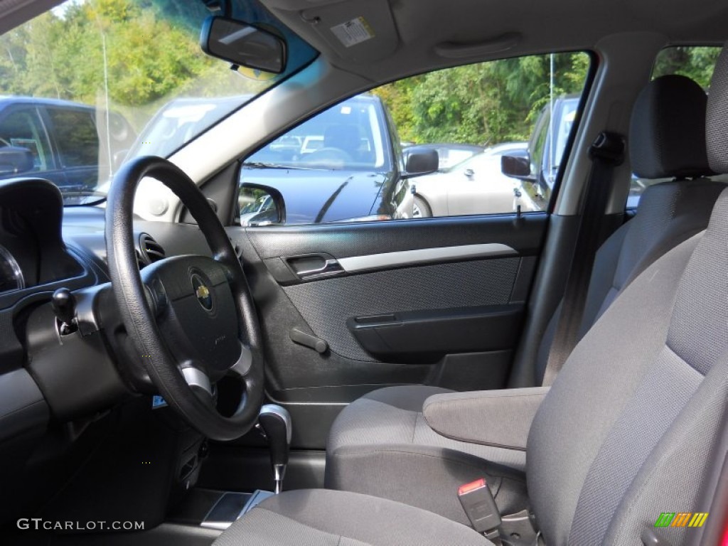 2010 Aveo LT Sedan - Victory Red / Charcoal photo #19