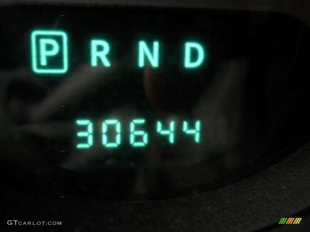 2010 Caliber SXT - Optic Green Metallic / Dark Slate Gray photo #3