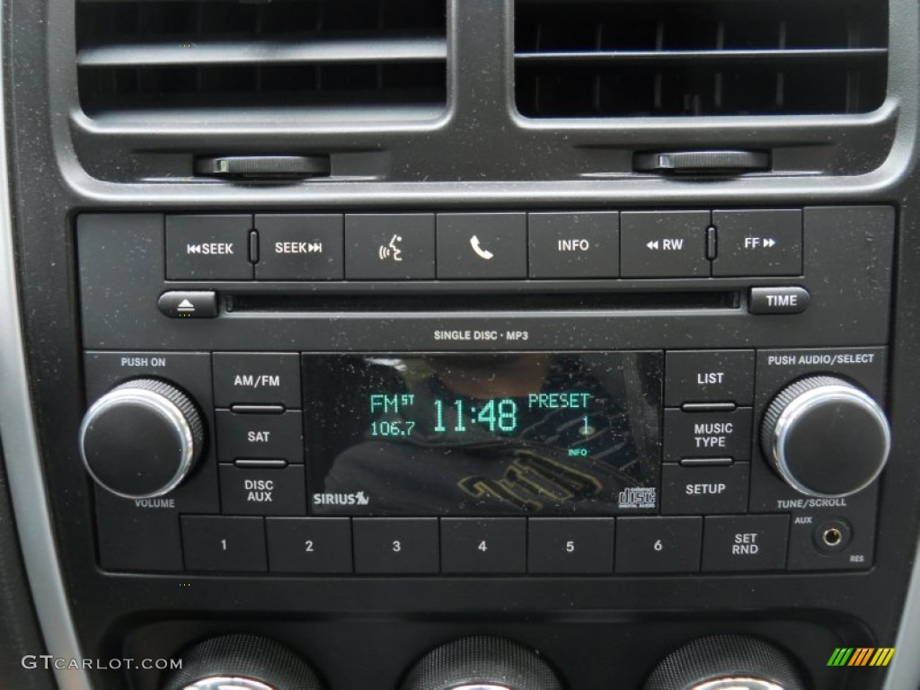 2010 Caliber SXT - Optic Green Metallic / Dark Slate Gray photo #5