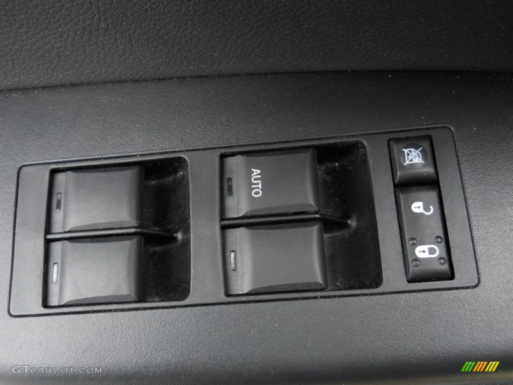 2010 Caliber SXT - Optic Green Metallic / Dark Slate Gray photo #9