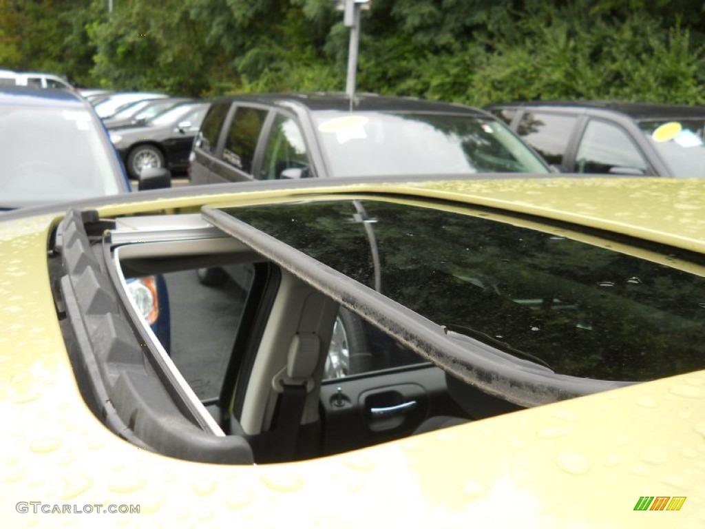 2010 Caliber SXT - Optic Green Metallic / Dark Slate Gray photo #10