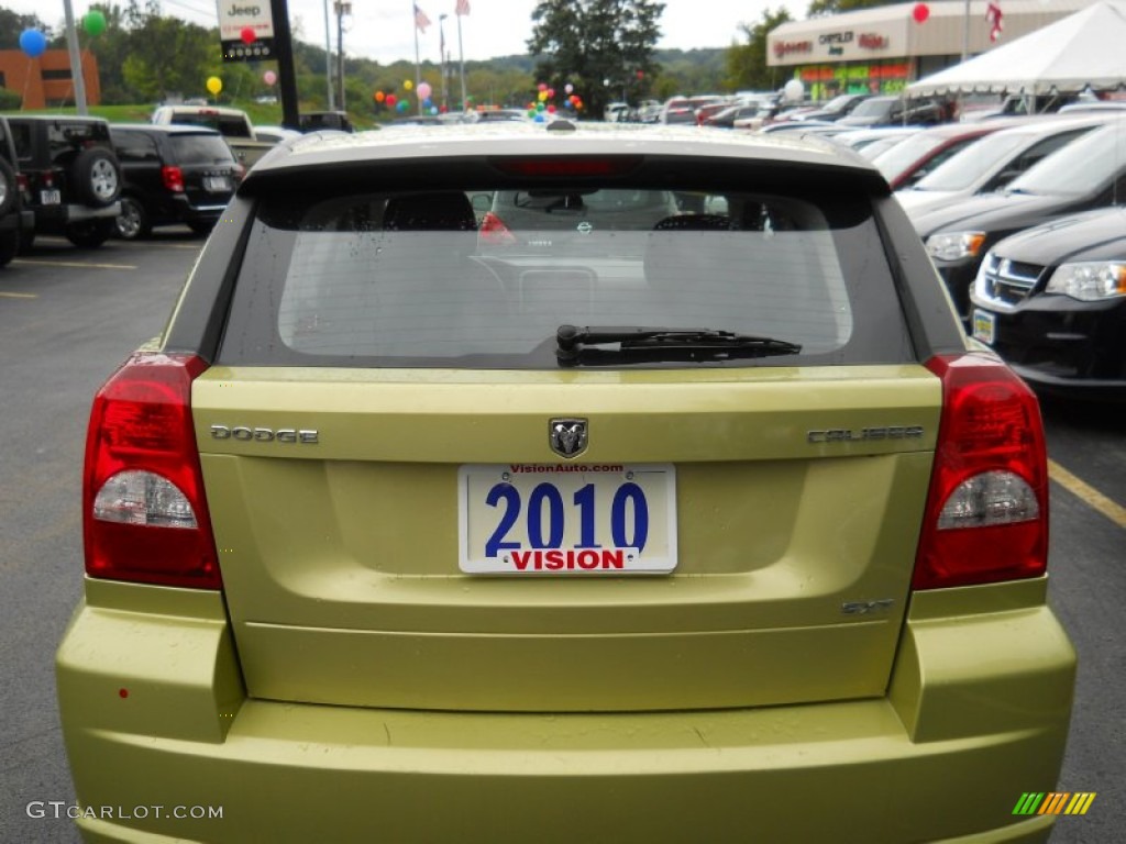 2010 Caliber SXT - Optic Green Metallic / Dark Slate Gray photo #13