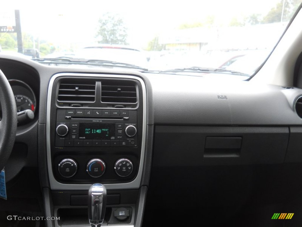 2010 Caliber SXT - Optic Green Metallic / Dark Slate Gray photo #19