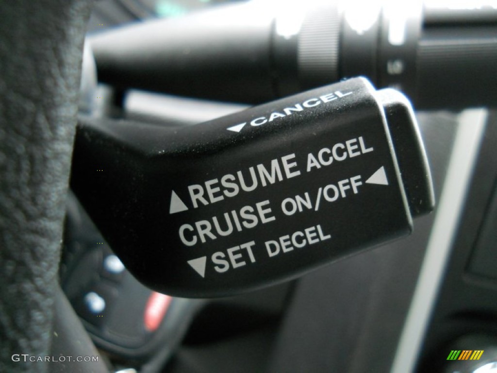 2010 Caliber SXT - Optic Green Metallic / Dark Slate Gray photo #23