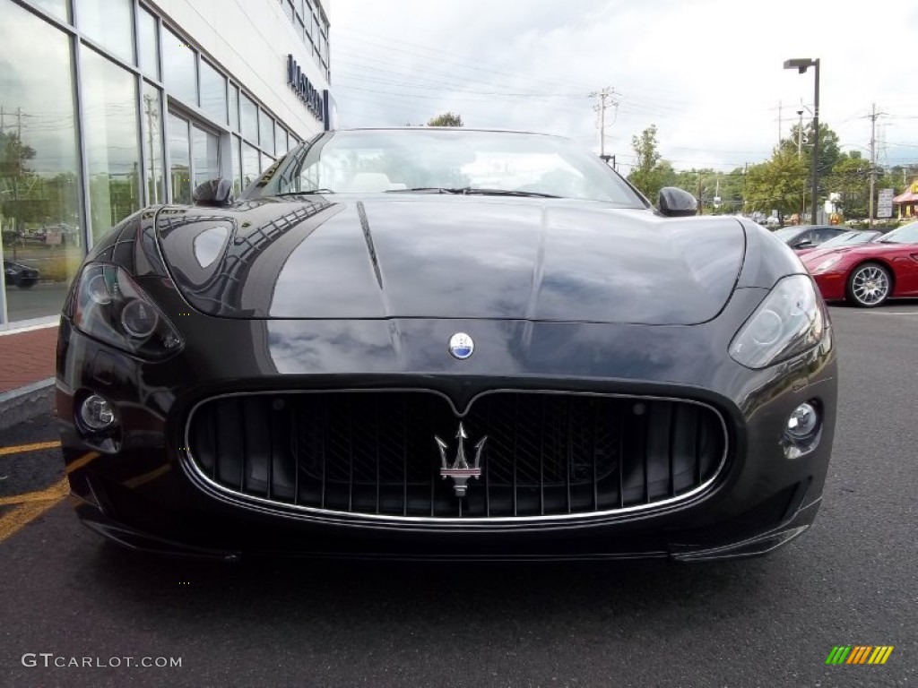 2012 GranTurismo Convertible GranCabrio Sport - Grigio Granito (Dark Grey) / Pearl Beige photo #2