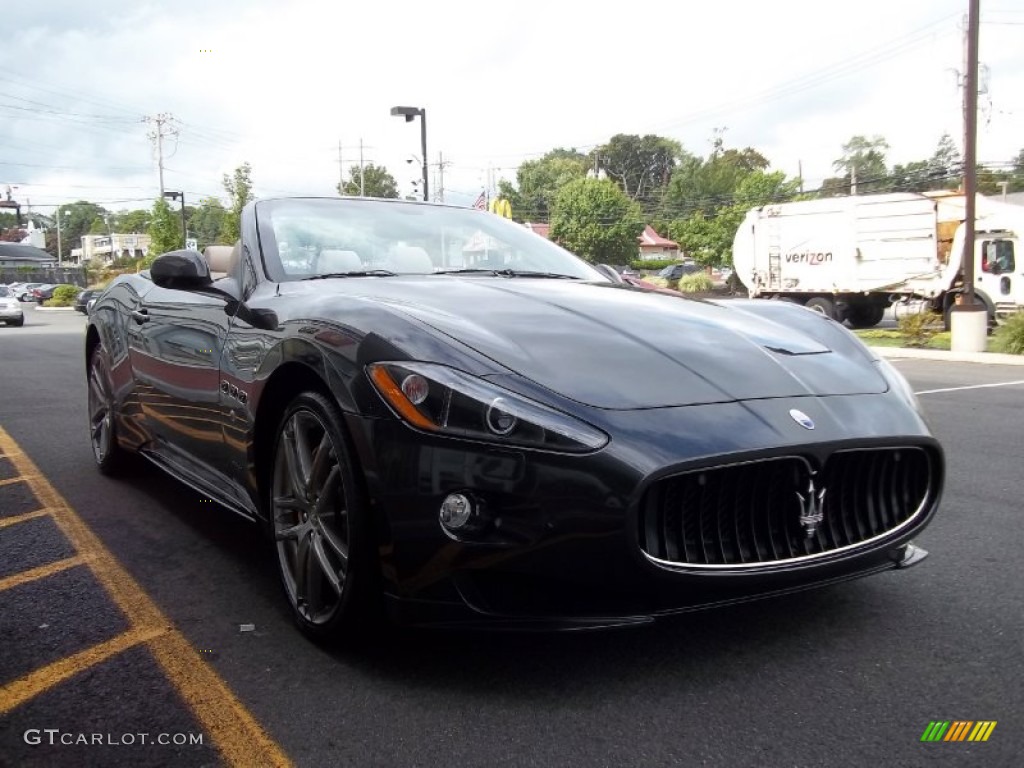2012 GranTurismo Convertible GranCabrio Sport - Grigio Granito (Dark Grey) / Pearl Beige photo #3