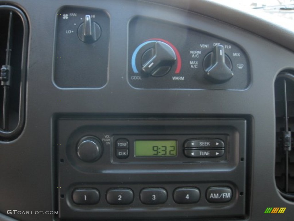 2007 Ford E Series Van E250 Cargo Audio System Photo #54471819