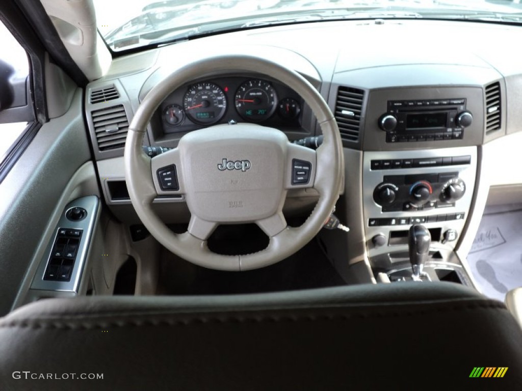 2006 Jeep Grand Cherokee Laredo 4x4 Dark Khaki/Light Graystone Dashboard Photo #54477134