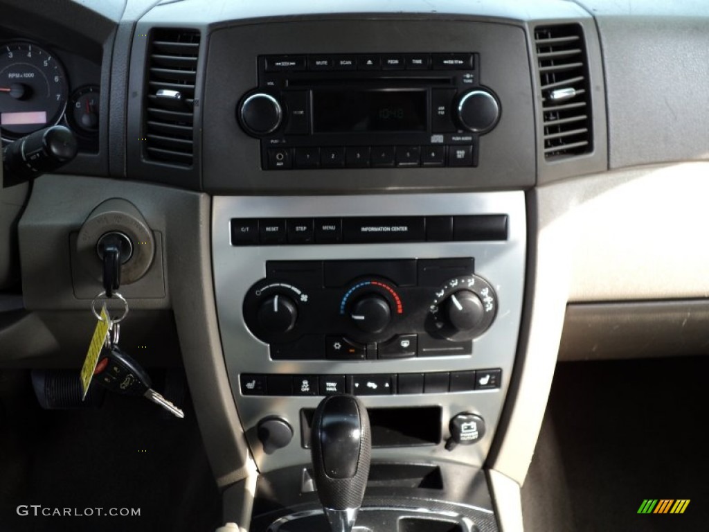 2006 Jeep Grand Cherokee Laredo 4x4 Controls Photo #54477254