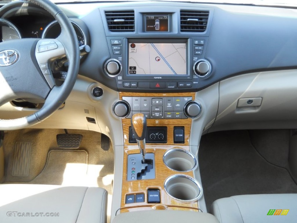 2009 Toyota Highlander Hybrid Limited 4WD Controls Photo #54478179