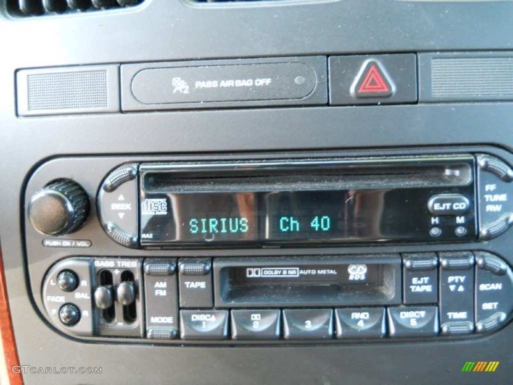 2006 Chrysler Town & Country LX Audio System Photos