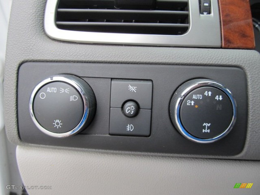2008 Chevrolet Suburban 1500 LT 4x4 Controls Photo #54479474