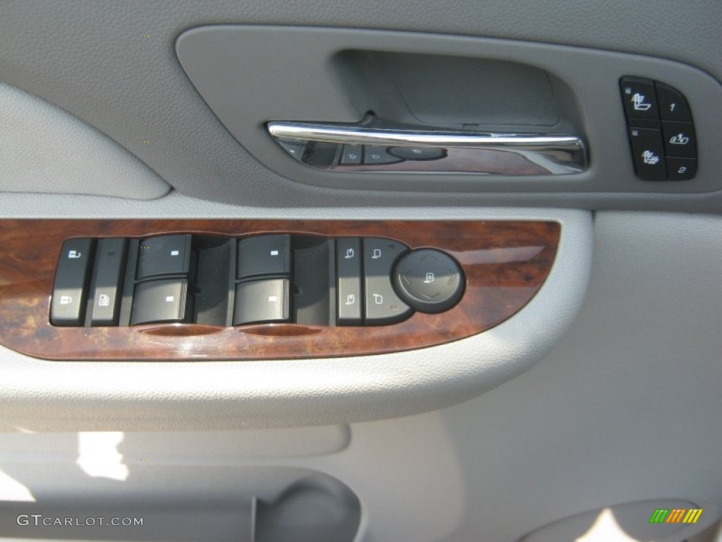 2007 Chevrolet Avalanche LTZ Controls Photo #54482315
