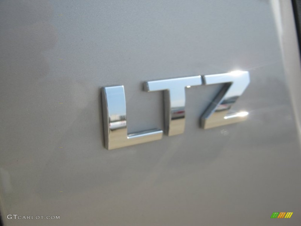2007 Chevrolet Avalanche LTZ Marks and Logos Photo #54482393