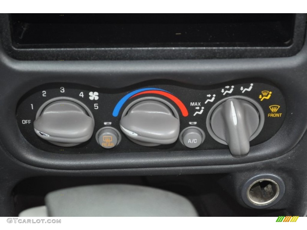 2002 Pontiac Grand Am SE Sedan Controls Photo #54484340