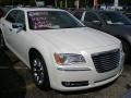 Bright White - 300 C Hemi Photo No. 1