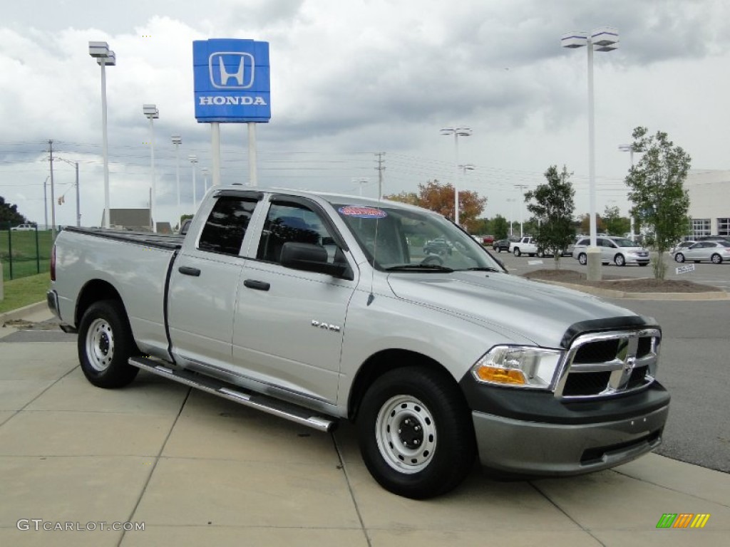 2009 Ram 1500 ST Quad Cab - Bright Silver Metallic / Dark Slate/Medium Graystone photo #3