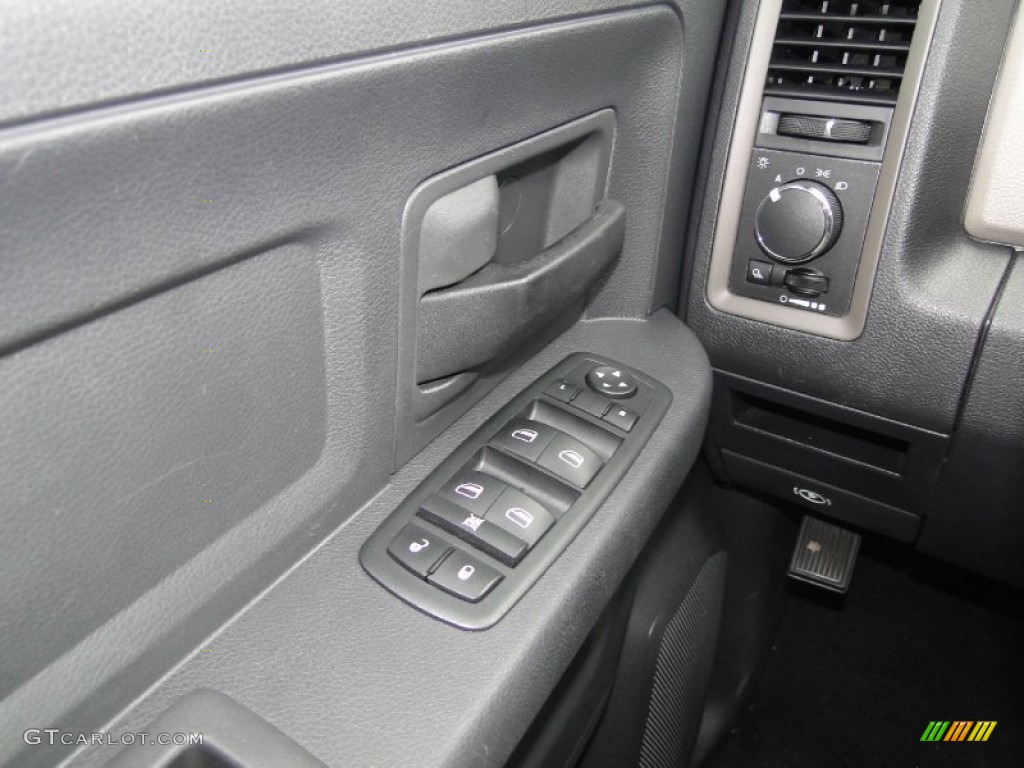 2009 Ram 1500 ST Quad Cab - Bright Silver Metallic / Dark Slate/Medium Graystone photo #16