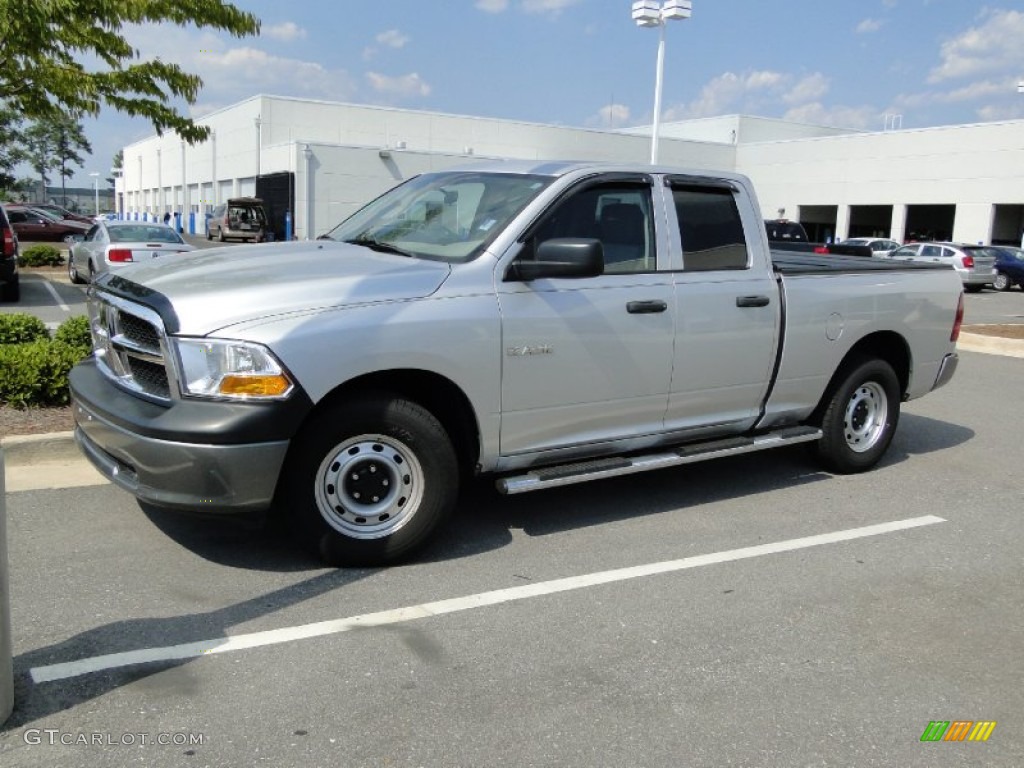 2009 Ram 1500 ST Quad Cab - Bright Silver Metallic / Dark Slate/Medium Graystone photo #34