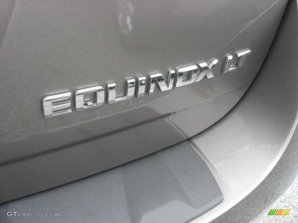 2010 Chevrolet Equinox LT Marks and Logos Photos