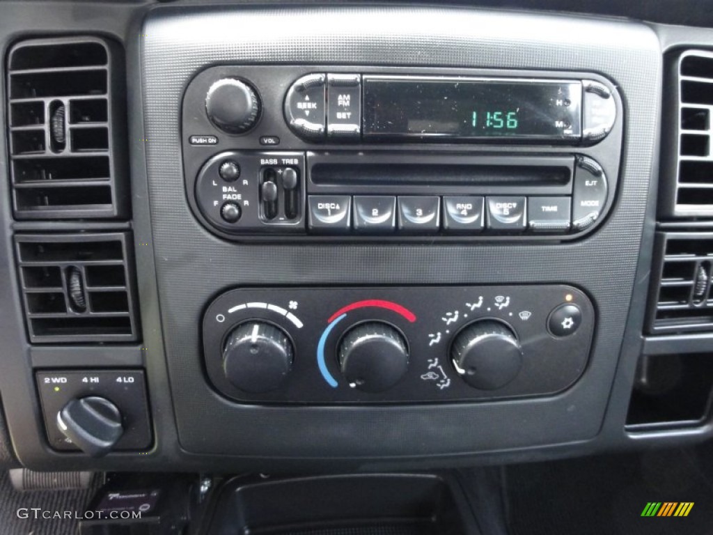 2004 Dodge Dakota SXT Quad Cab 4x4 Audio System Photo #54492077