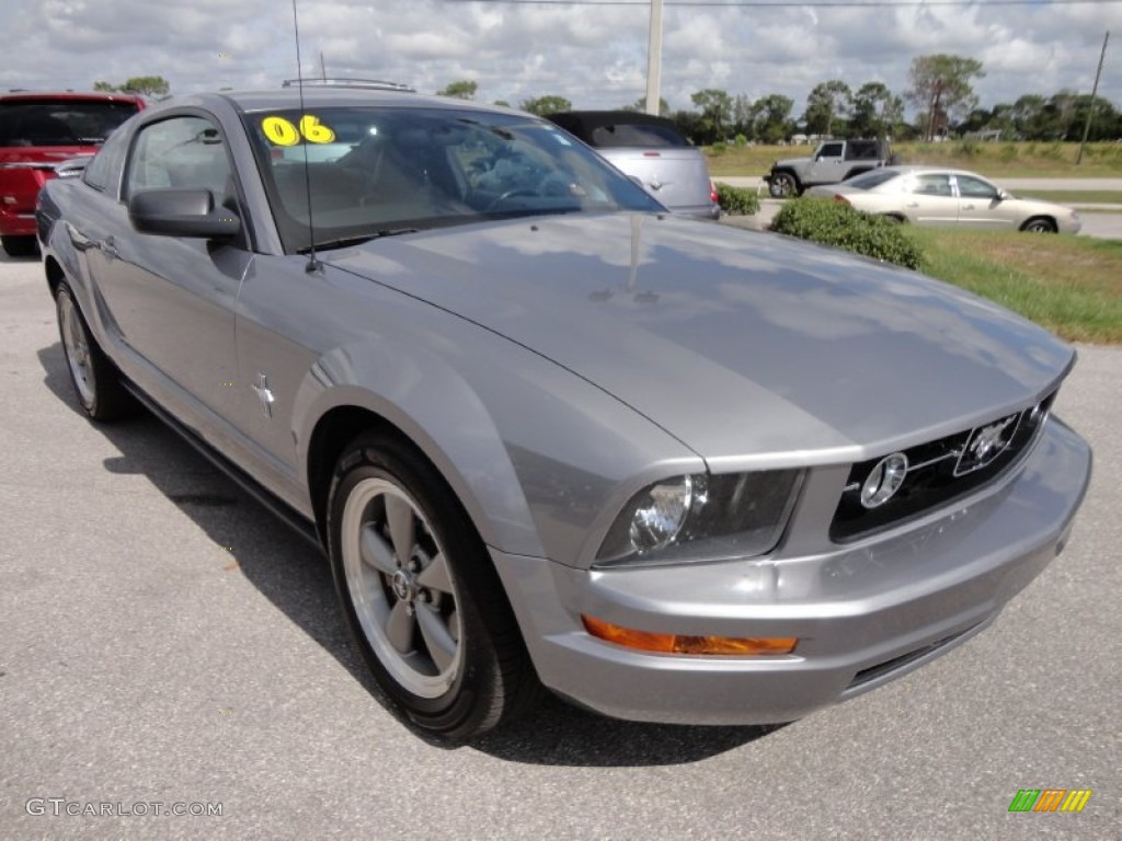 2006 Mustang V6 Premium Coupe - Tungsten Grey Metallic / Black photo #11