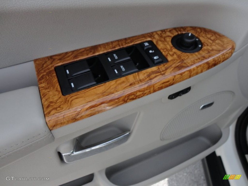 2009 Jeep Grand Cherokee Limited 4x4 Controls Photo #54493490