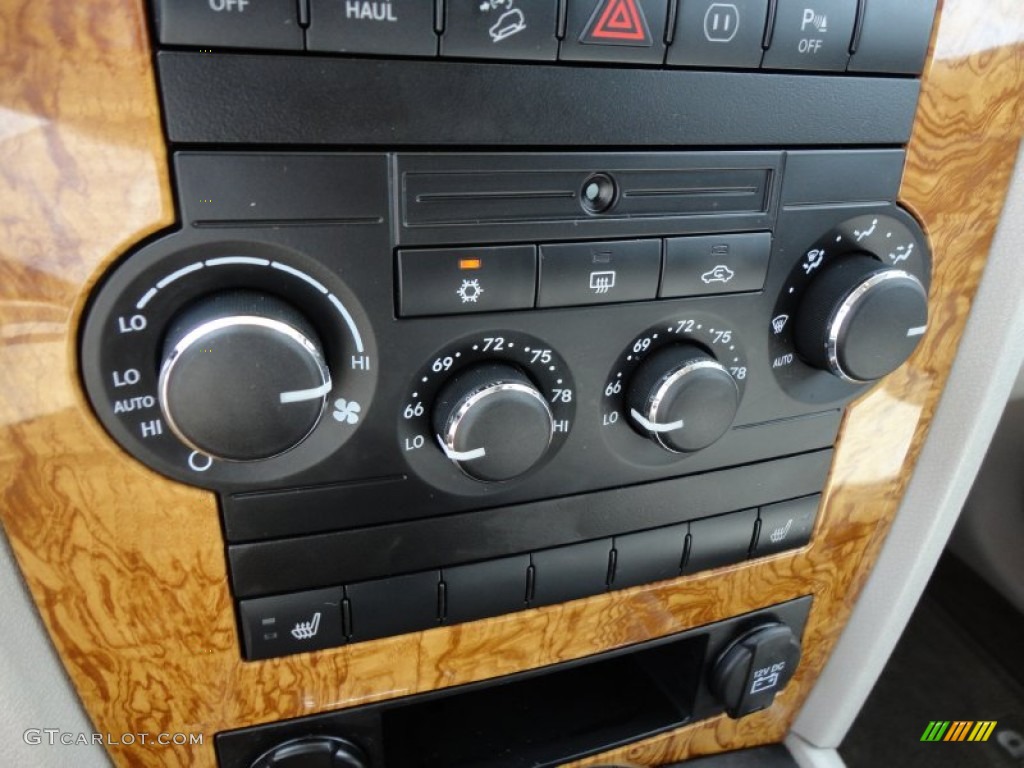 2009 Jeep Grand Cherokee Limited 4x4 Controls Photo #54493526