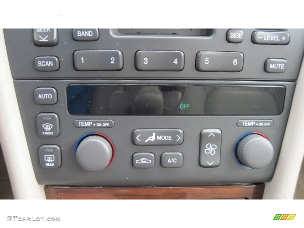 2000 Cadillac Seville SLS Controls Photos