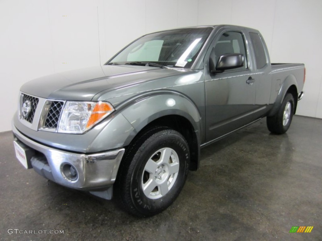 2006 Frontier SE King Cab 4x4 - Storm Gray / Graphite photo #1