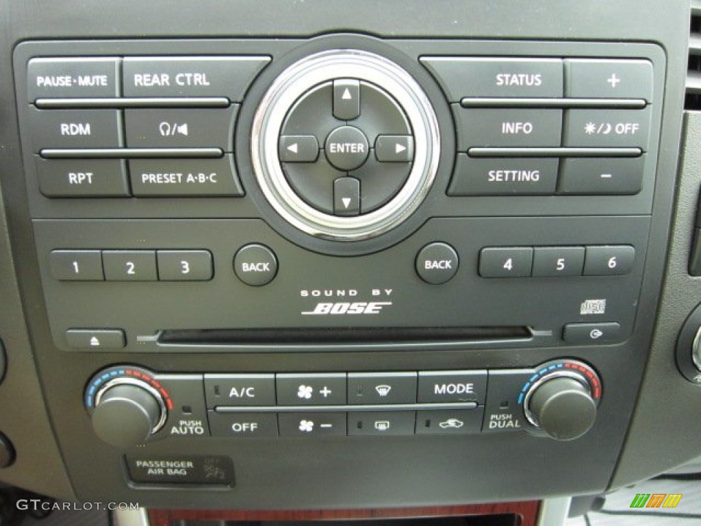 2010 Nissan Pathfinder LE 4x4 Controls Photo #54502040