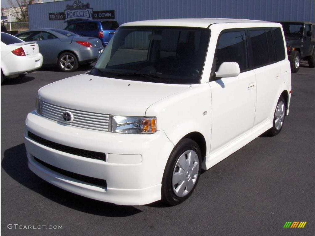 2006 xB  - Polar White / Dark Charcoal photo #1