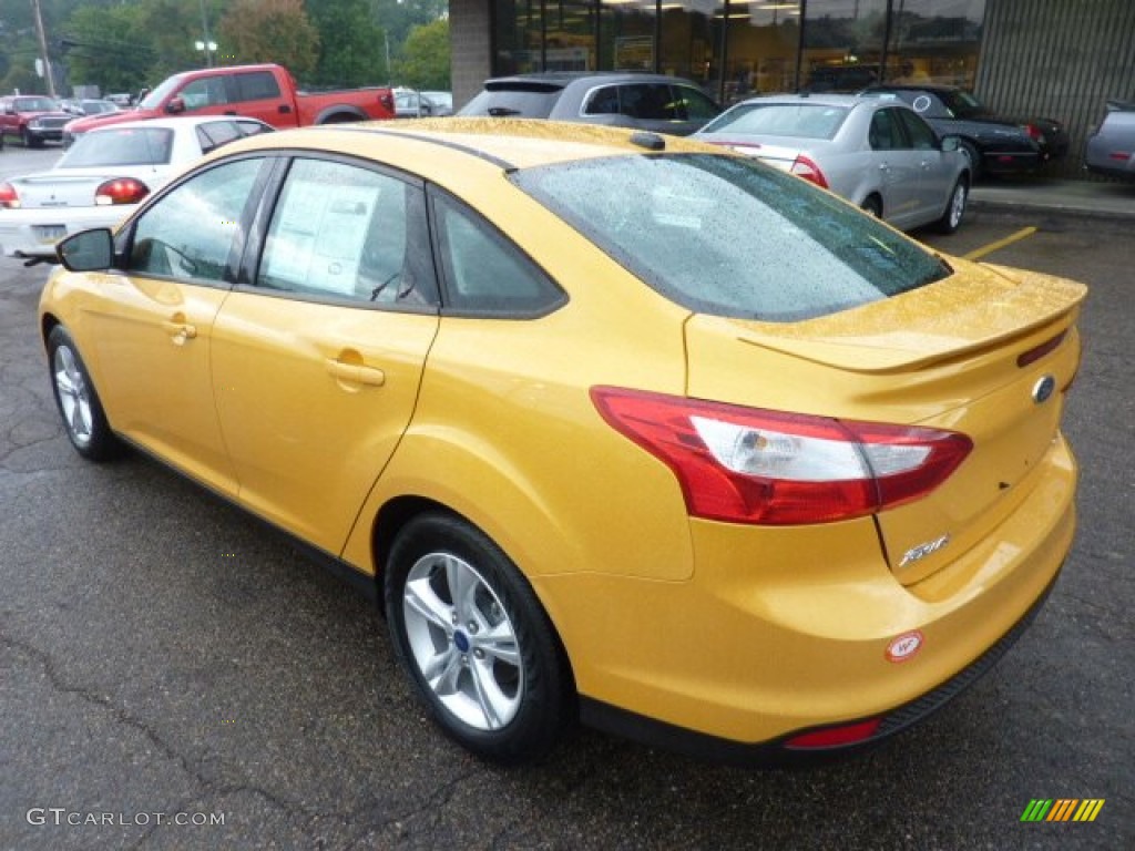 2012 Focus SE Sport Sedan - Yellow Blaze Tricoat Metallic / Two-Tone Sport photo #2