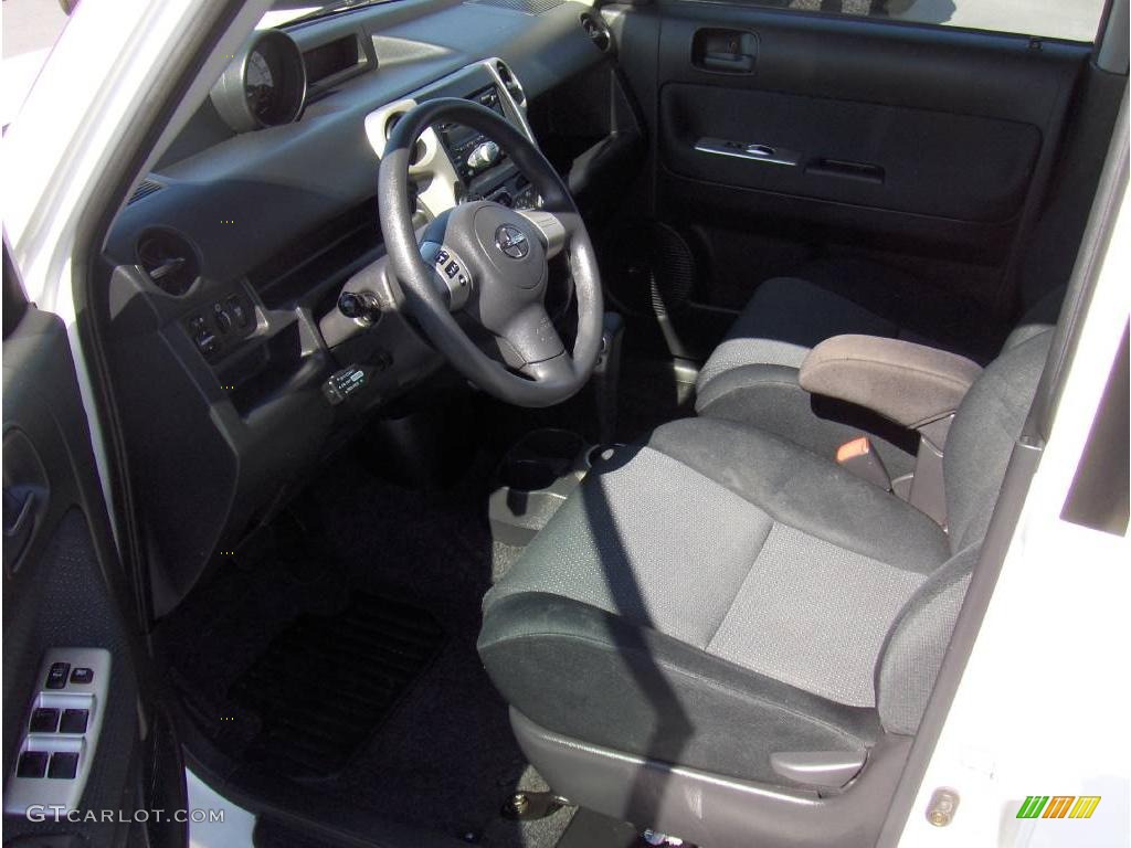 2006 xB  - Polar White / Dark Charcoal photo #5