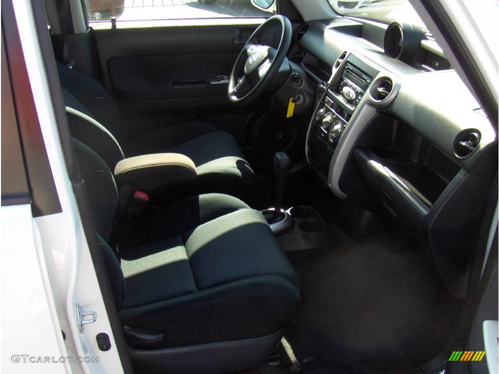 2006 xB  - Polar White / Dark Charcoal photo #6