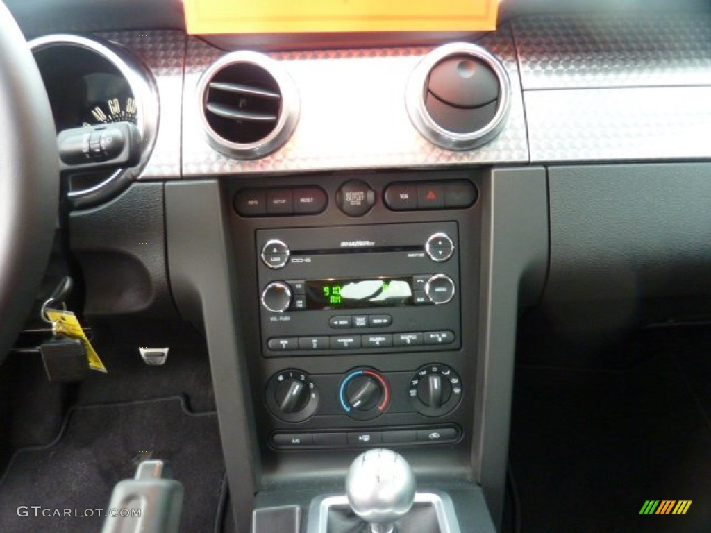 2008 Ford Mustang Bullitt Coupe Audio System Photo #54504272
