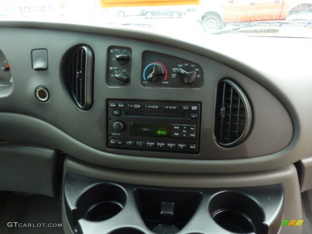 2005 Ford E Series Van E350 Super Duty XL Passenger Controls Photo #54504389