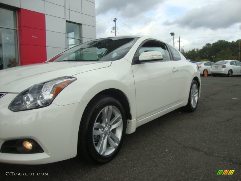 2010 Altima 2.5 S Coupe - Winter Frost White / Red Leather photo #2