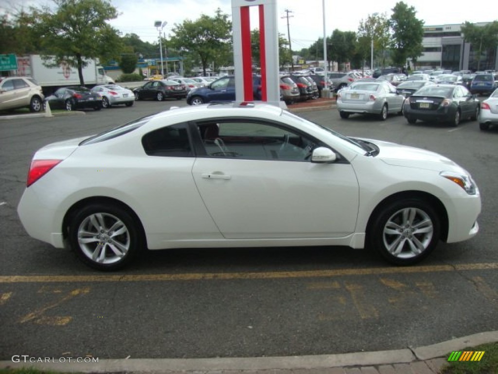 2010 Altima 2.5 S Coupe - Winter Frost White / Red Leather photo #9