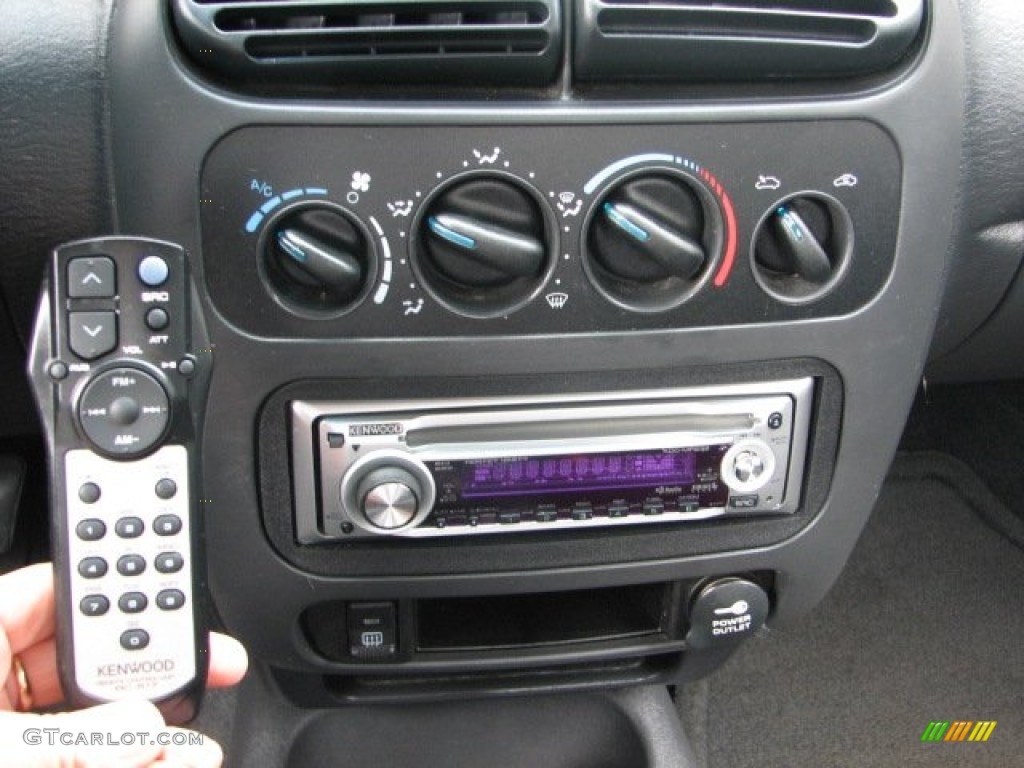 2003 Dodge Neon SE Controls Photo #54507086