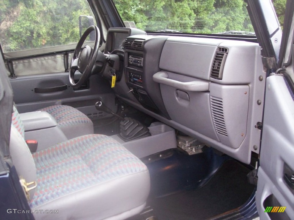 Gray Interior 1997 Jeep Wrangler SE 4x4 Photo #54507680