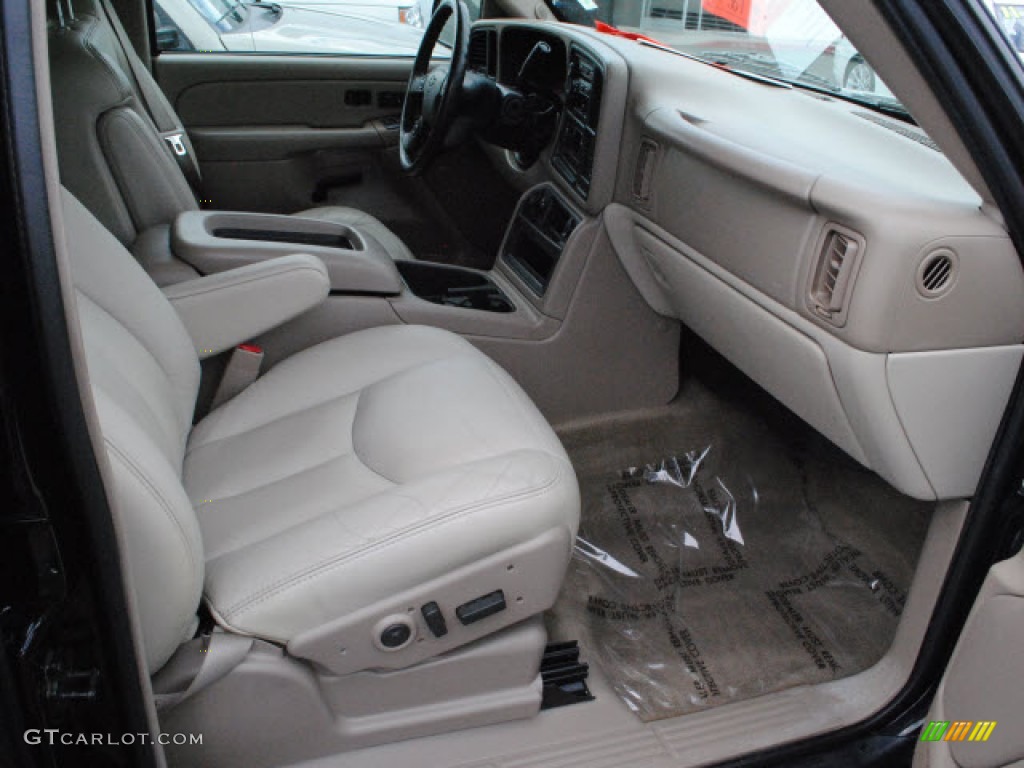 Tan/Neutral Interior 2004 Chevrolet Suburban 1500 LT Photo #54508576