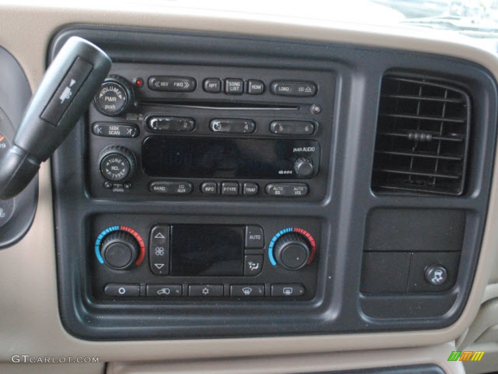 2004 Chevrolet Suburban 1500 LT Controls Photos
