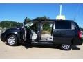 Brilliant Black Crystal Pearlcoat - Town & Country Touring Signature Series Photo No. 10