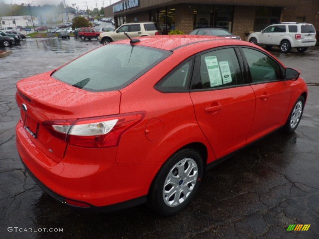 2012 Focus SE Sedan - Race Red / Charcoal Black photo #2