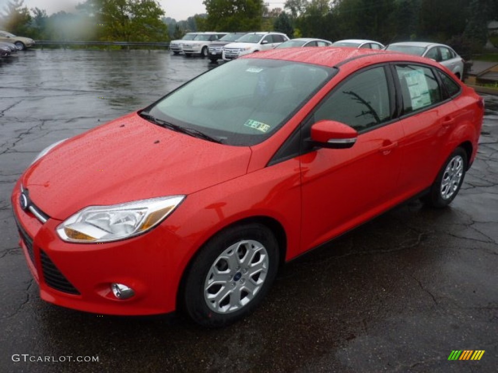 2012 Focus SE Sedan - Race Red / Charcoal Black photo #5