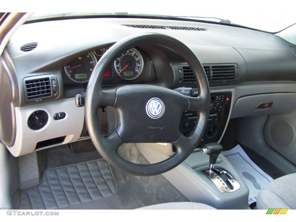 Gray Interior 2001 Volkswagen Passat GLS Wagon Photo #54517190