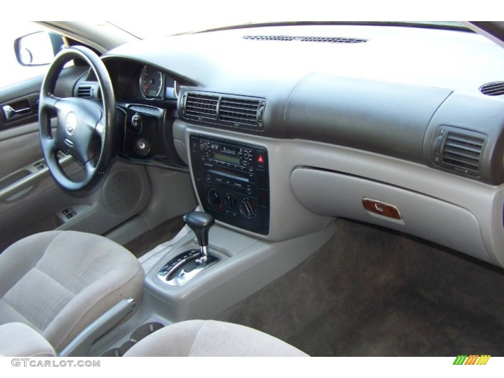 2001 Volkswagen Passat GLS Wagon Gray Dashboard Photo #54517385